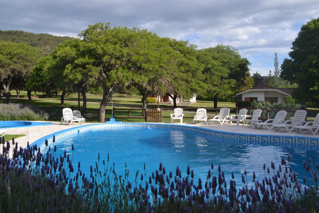 Cabanas Los Algarrobos Villa General Belgrano Exterior foto